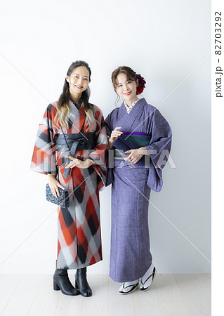 カジュアルな着物の女性2人の写真素材 [82703292] - PIXTA