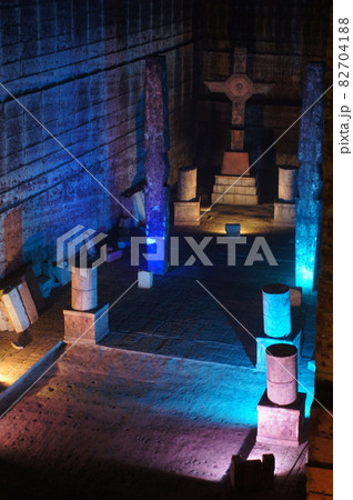 神秘的な地底の教会 82704188