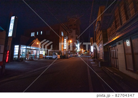 下北半島 夜の下風呂温泉街 下北半島 夜の下風呂温泉街 82704347