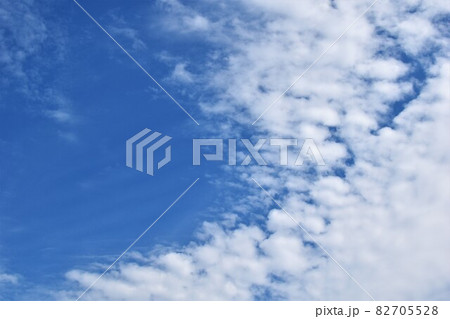 秋の空と雲 82705528