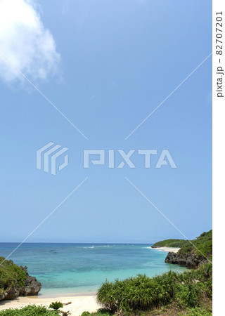 与論島のヨロン駅前の兼母海岸 与論島のヨロン駅前の兼母海岸 82707201