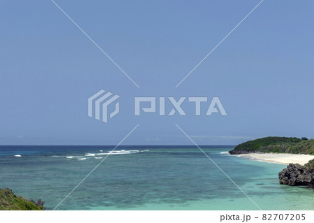 与論島のヨロン駅前の兼母海岸 与論島のヨロン駅前の兼母海岸 82707205