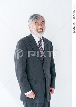 シニア男性　ビジネスイメージ  82707929