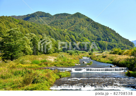 金山橋/千曲川より上流方向を望む(長野県川上村)【2021.10】 金山橋/千曲川より上流方向を望む(長野県川上村)【2021.10】 82708538