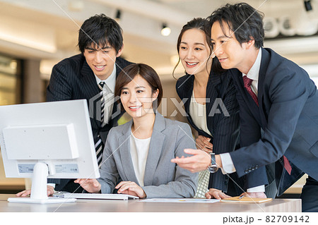 打ち合わせをするビジネスパーソン 撮影協力：WEEK芝大門（サンフロンティア不動産) 82709142