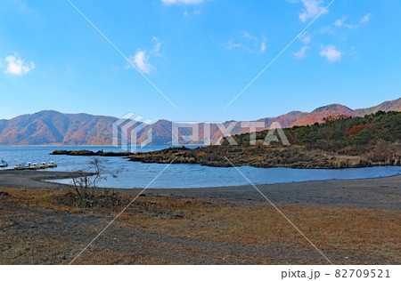 湖畔の景色～本栖湖 82709521