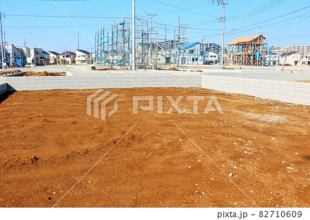 建設予定地　建設現場　再開発の風景 82710609