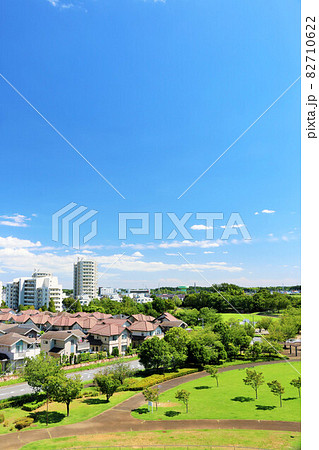 青空の街並み　新興住宅街の風景 82710622