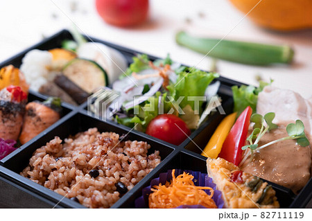 テイクアウトの弁当は野菜多めの減塩低糖質なダイエット弁当で決まり テイクアウトの弁当は野菜多めの減塩低糖質なダイエット弁当で決まり 82711119