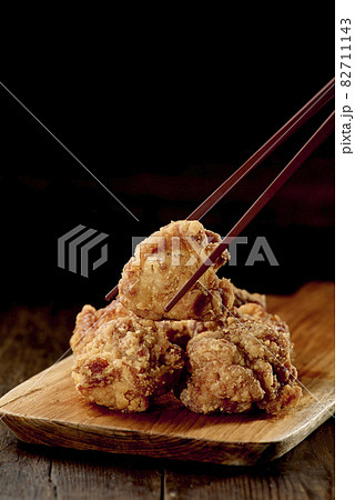 唐揚げ　箸上げ 82711143