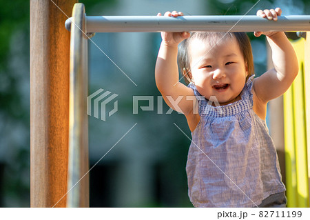 赤ちゃん 子供 遊び場 82711199