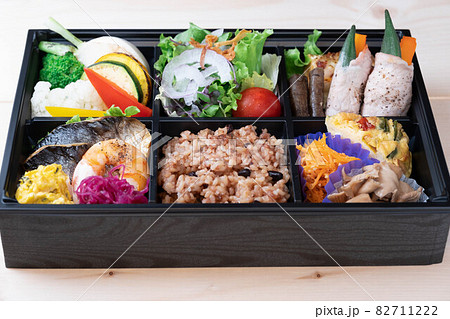 テイクアウトの弁当は野菜多めの減塩低糖質なダイエット弁当で決まり テイクアウトの弁当は野菜多めの減塩低糖質なダイエット弁当で決まり 82711222