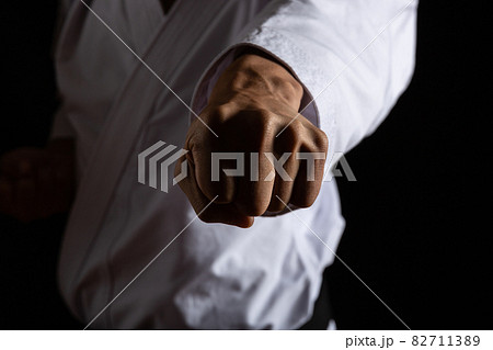 空手 正拳突き 空手 正拳突き 82711389