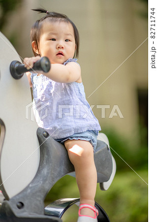 赤ちゃん 子供 幼児 82711744