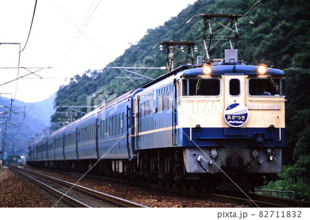 1998年 山陽本線を走るEF651125ブルートレインあかつきの写真素材