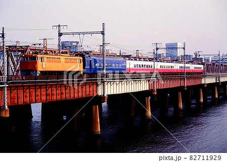 1998年　東海道本線を行くEF65123快速ムーンライト八重垣 82711929