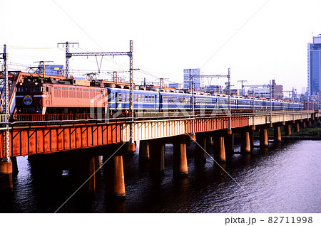 1998年　東海道本線を行くEF81107の12系甲子園臨 82711998