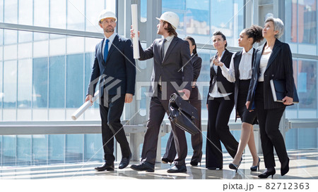 Engineer architect business people 82712363