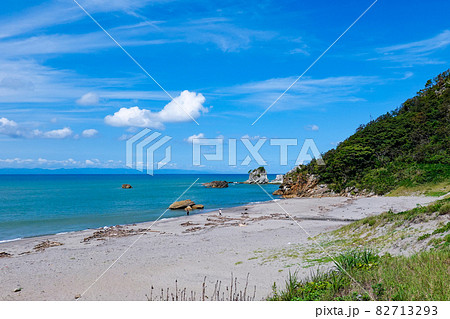 白岩 間瀬田ノ浦海水浴場(新潟県新潟市西蒲区) 白岩 間瀬田ノ浦海水浴場(新潟県新潟市西蒲区) 82713293