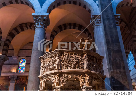interiors and details of Pisa cathedral, Pisa, Italy interiors and details of Pisa cathedral, Pisa, Italy 82714504