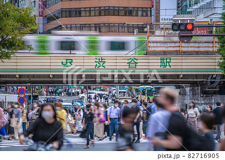 日本の東京都市景観 新内閣発足。渋谷は今日も脅威の人流。マスクしても感染拡大&急減の謎…=10月4日 日本の東京都市景観 新内閣発足。渋谷は今日も脅威の人流。マスクしても感染拡大&急減の謎…=10月4日 82716905