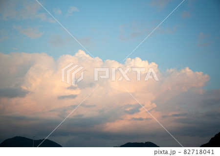 夕陽に染まる空 夕陽に染まる空 82718041