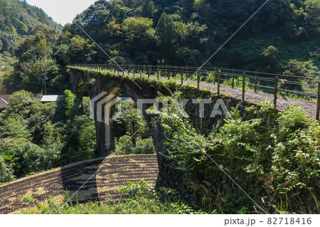 高知県四万十町 佐川橋(下津井めがね橋)の風景 高知県四万十町 佐川橋(下津井めがね橋)の風景 82718416