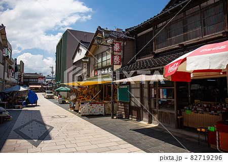 輪島の朝市 82719296