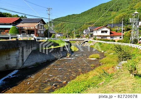 坂下橋／南相木川付近より南相木村役場方面を望む(長野県南相木村)【2021.10】 82720078