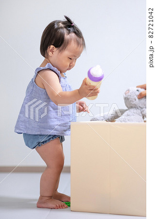 幼児 子供 少女 82721042