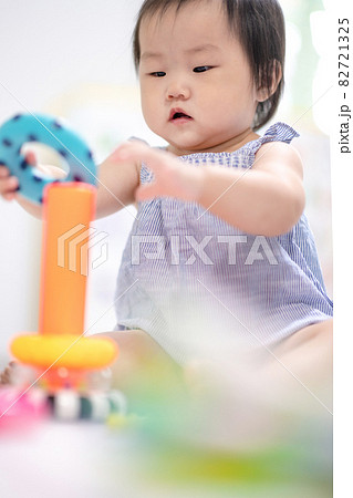 幼児 子供 少女 82721325