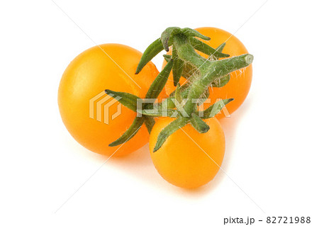 Yellow cherry tomatoes Yellow cherry tomatoes 82721988