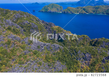 Beautiful coral reef, boats and a clear ocean on Matinloc Island, Bacuit Archipelago, El Nido Beautiful coral reef, boats and a clear ocean on Matinloc Island, Bacuit Archipelago, El Nido 82723568