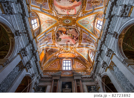 interiors of chiesa I Gesuiti, Venice, Italy interiors of chiesa I Gesuiti, Venice, Italy 82723892
