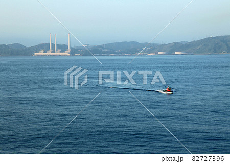 台湾の海の玄関口基隆港の港湾風景 82727396