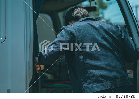トラック運転手 82728739