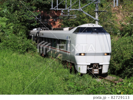 山陰本線　船岡駅付近を走る特急きのさき 82729113