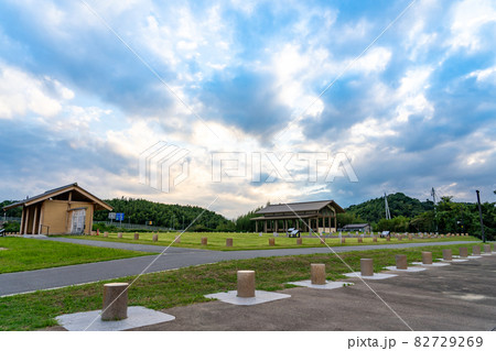 三重県四日市市 くるべ官衙遺跡の八脚門の夕景 三重県四日市市 くるべ官衙遺跡の八脚門の夕景 82729269