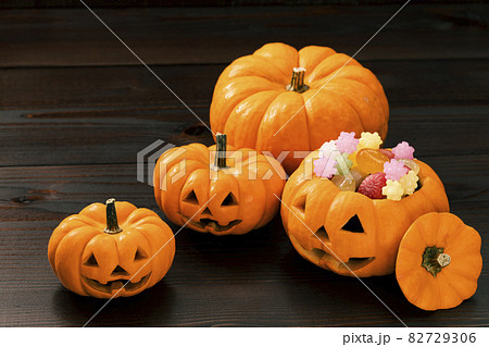 ハロウィンのお化けカボチャ_ジャックオーランタン 82729306