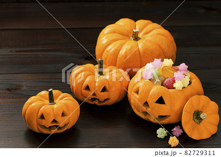 ハロウィンのお化けカボチャ_ジャックオーランタン 82729311