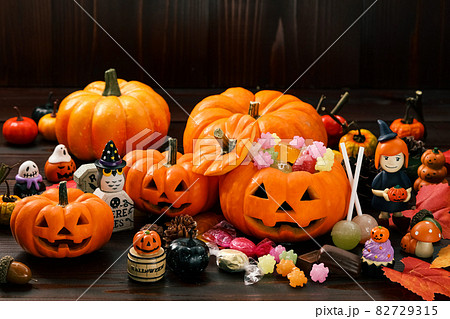 ハロウィンのお化けカボチャ_ジャックオーランタン 82729315