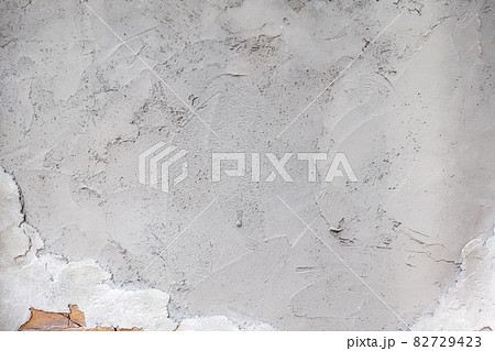 不規律な 白い 外壁 82729423