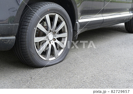 パンクしたタイヤ パンクしたタイヤ 82729657