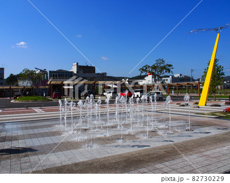 京都 JR山陰本線 亀岡駅の駅前の風景 82730229
