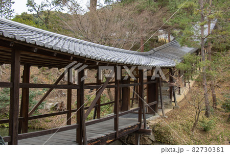 京都　高台寺　開山から霊屋に向かってかけられている臥籠廊 82730381