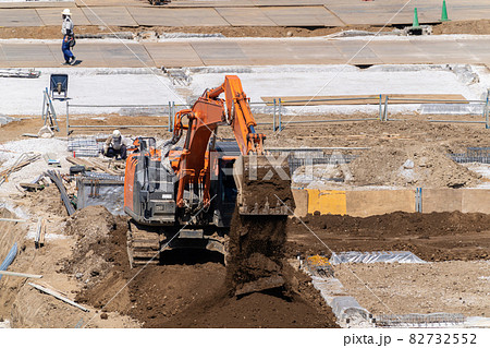 油圧ショベル　建築 82732552