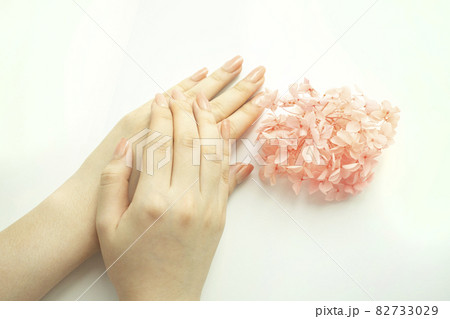 手 マニキュア 花の写真素材 手 マニキュア 花の写真素材