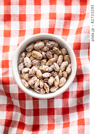 Cranberry beans. Borlotti beans in bowl. Cranberry beans. Borlotti beans in bowl. 82733295