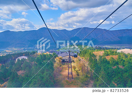 神奈川県箱根町の箱根ロープウェイから西側の姥子駅、箱根外輪山方面を見る 神奈川県箱根町の箱根ロープウェイから西側の姥子駅、箱根外輪山方面を見る 82733526