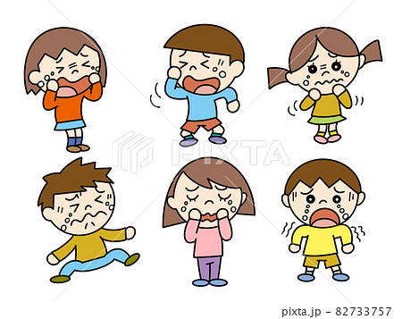 泣いている子供たち 82733757